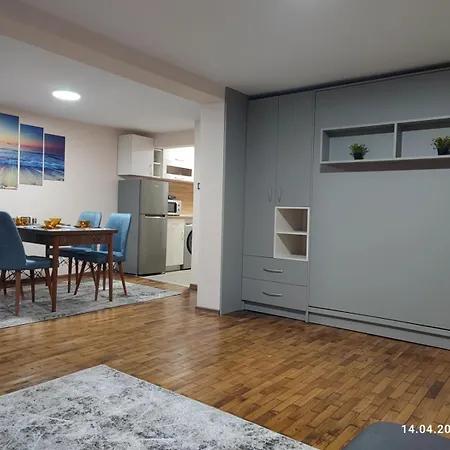 деси Apartment *